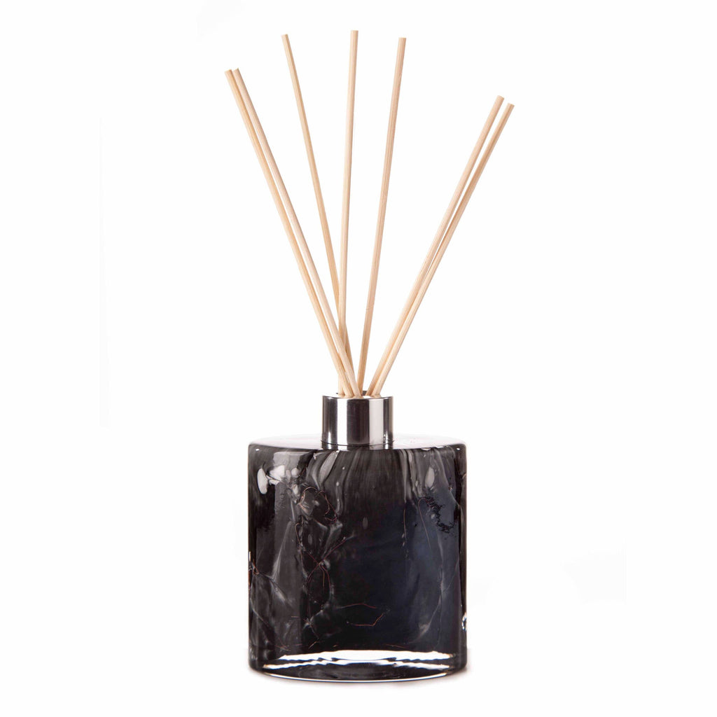 Amelia Art Glass – liten håndlaget glassbeholder til duftolje og duftpinner | Black Marble
