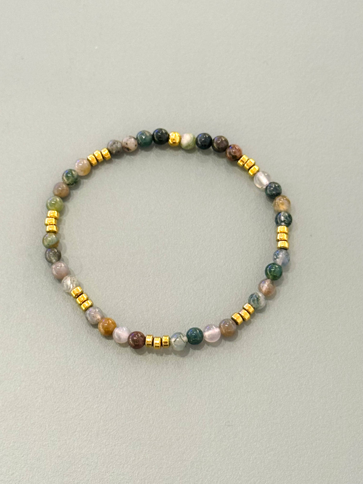 Cassette Barcelona – Aloa elastisk armbånd med mineralsteiner