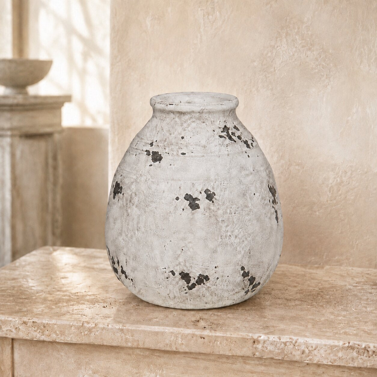 Chic Antique Frejus vase i lyst, rustikt miljø